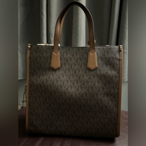 Michael Kors purse - Picture 2 of 4